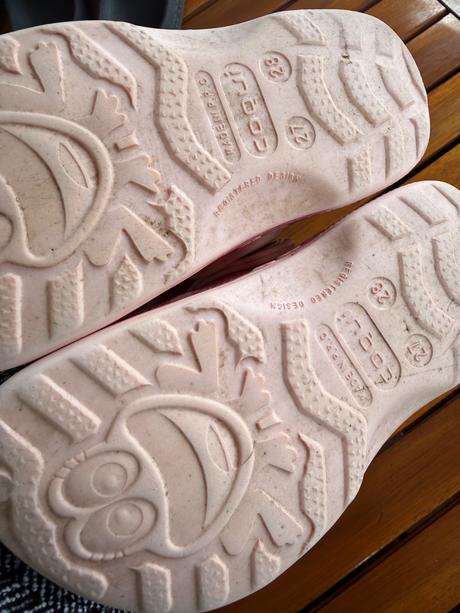 Dívčí pantofle, 27