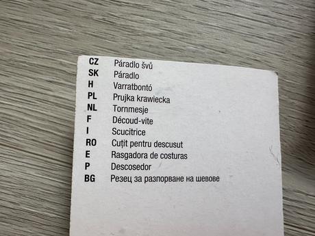 Šicí potřeby - bavlněné nitě, šicí nitě, páradlo,