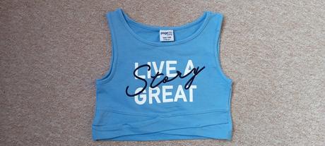 Crop top zn."page one young" vel."134-140", 134