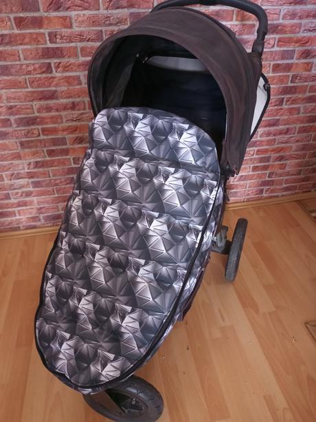 Nánožík šedočerné krystaly, 