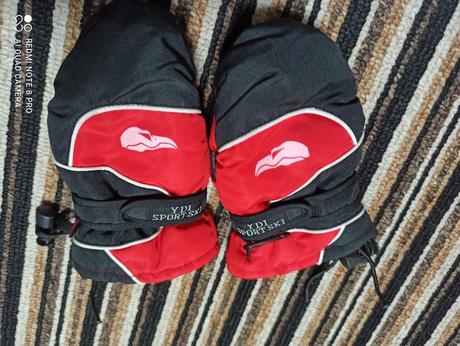 Rukavice a punčocháče, 86–98