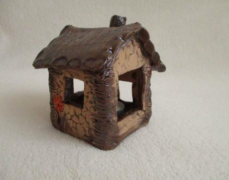 Keramický domeček na čajovou svíčku, 