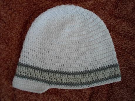 Bílá čepice čepička s kšiltem bekovka, 104