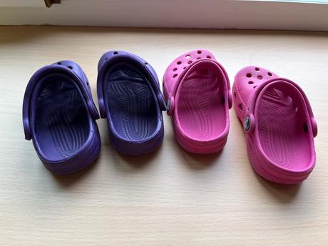 2x crocs 6/7, crocs,22