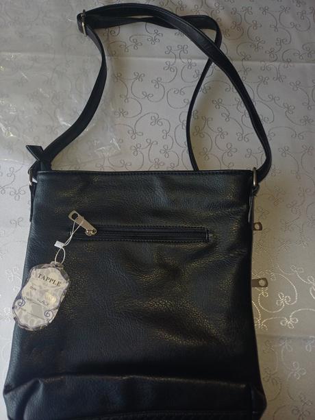 Nová kabelka crossbody, 