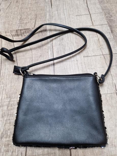 Dívčí či dámská kabelka, 