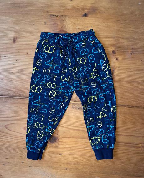 Tepláky s čísly, 104