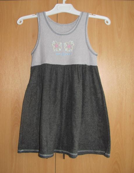 Šedé zimní šaty, 128