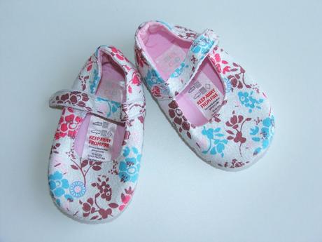 C831 dívčí capáčky vel. 3-6m, zn. miniclub, 17