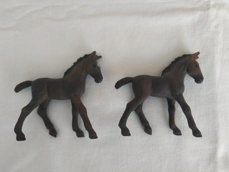 2x hříbě - schleich - výška 8cm, 