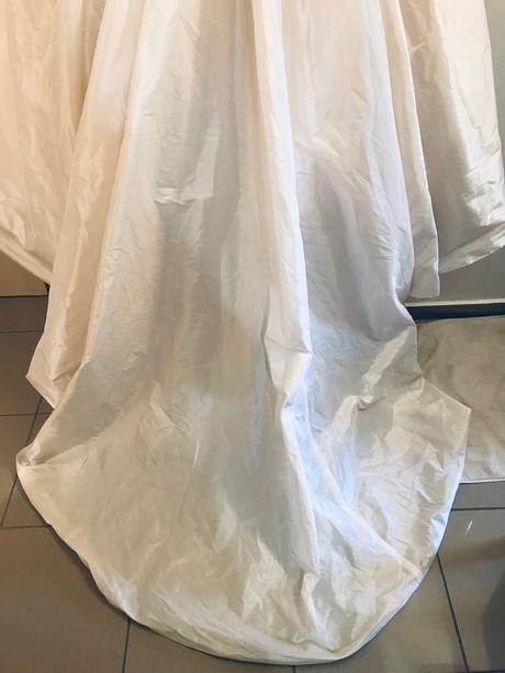 Svatební šaty barvy šampaňské - v.cca 36, s