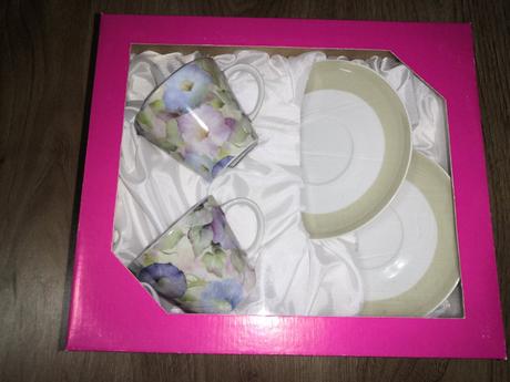 Dárková kazeta s porcelánem nová,