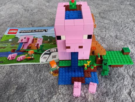 Lego minecraft 21170 - the pig house.,