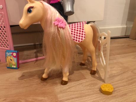 Staj s barbie, 2 kone a doplnky, 