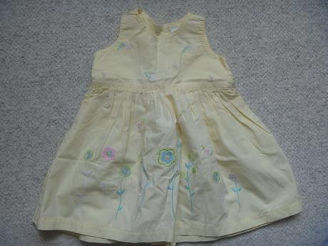 Žluté letní šaty s kytičkami zn. next vel. 3-6 měs, next,68