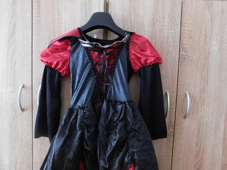 Kostým-upírka vel.110/116, 