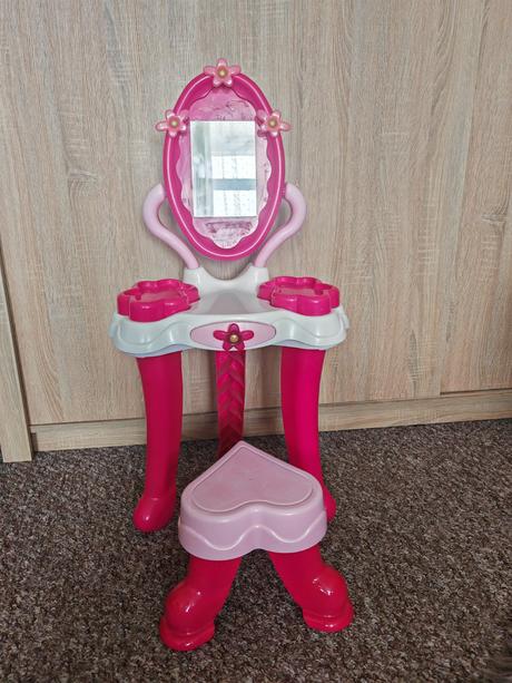 Kosmetický stolek s židličkou, 