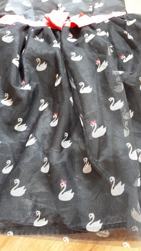 Krásné slavnostní šaty s labuťema a tylovou sukní, h&m,116