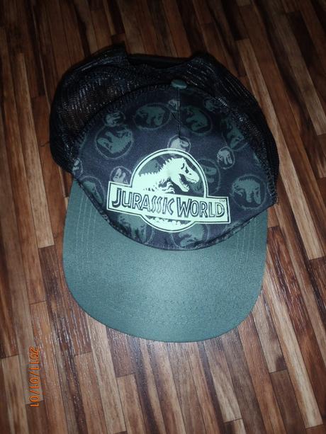 Kšiltovka jurský svět, 128