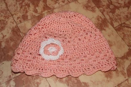 Dívčí háčkovaná čepička květy obv. 41 - 45 cm, 74