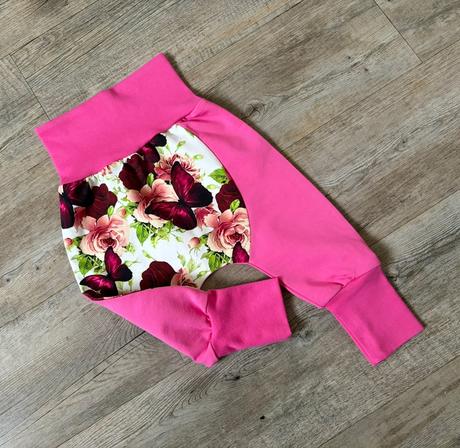 Tepláčky s kulatým sedem, 74