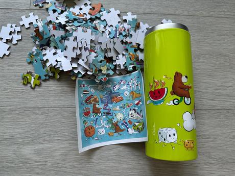 Puzzle škoda v plechové tubě,