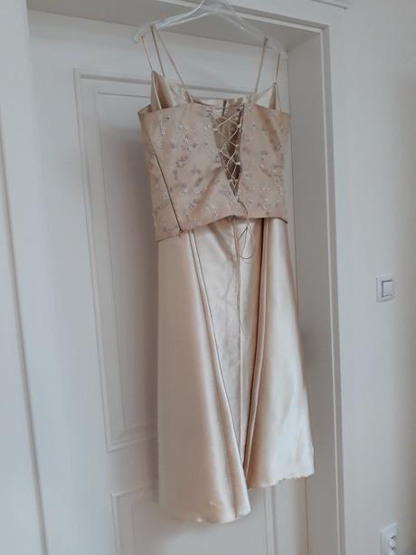 Společenské šaty, 42