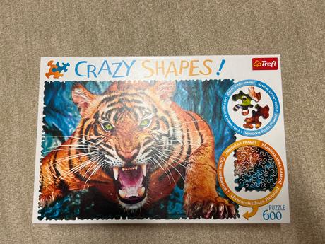 Crazy shapes trefl útok tygra-600 dílků,