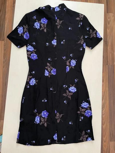 Nové šaty s fialovými kvítky, vel s, ale menší cca, xs