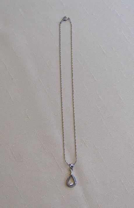 Řetízek s přívěskem, 