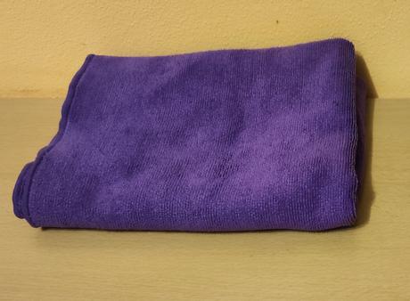 Fialový ručník s kapsičkou, 