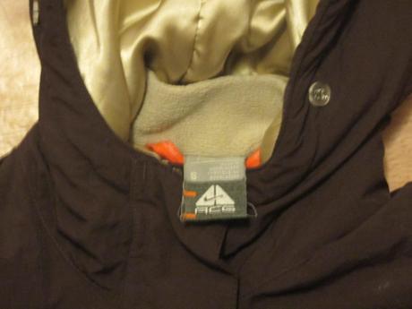 Tmavě hnědá bunda, nike,s