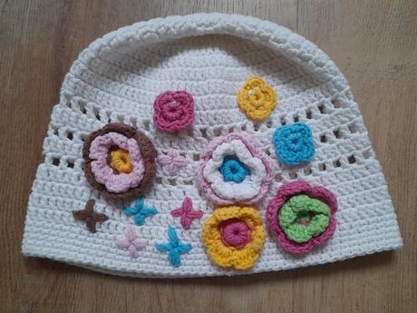 Háčkované čepičky, vel cca 52 - 54cm, 52