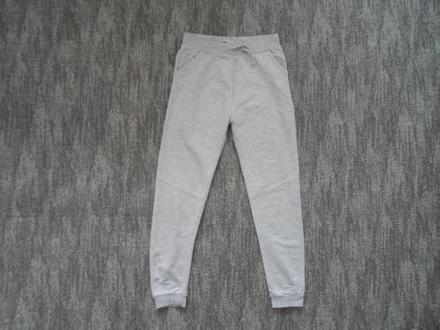 Šedé tepláky, sinsay,146