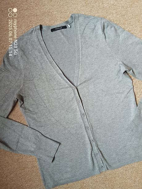 Svetr šedý zn."taifun" vel."38", 38