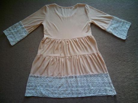 Meruňkové šaty, m