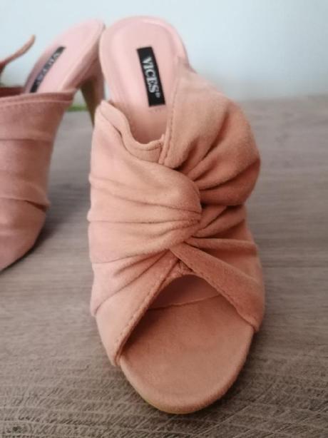 Pudrové pantofle, 36