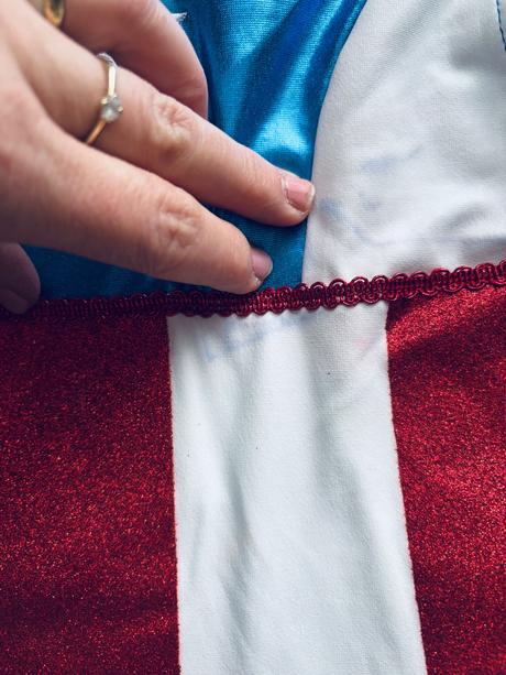 St4/ kostým šaty capitanka america - v.7/8 let, 