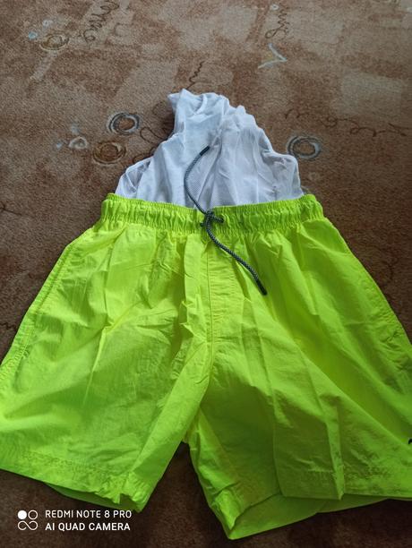 Kraťasy a tričko, 140–152