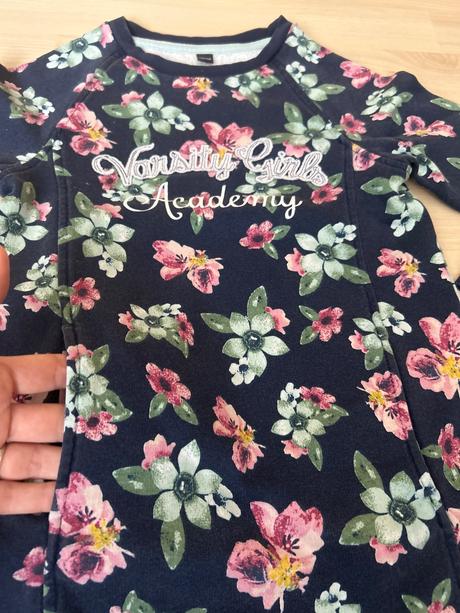 Mikinové šaty, 110