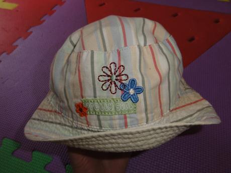 Pruhovaný klobouček s kvítečkama, 50