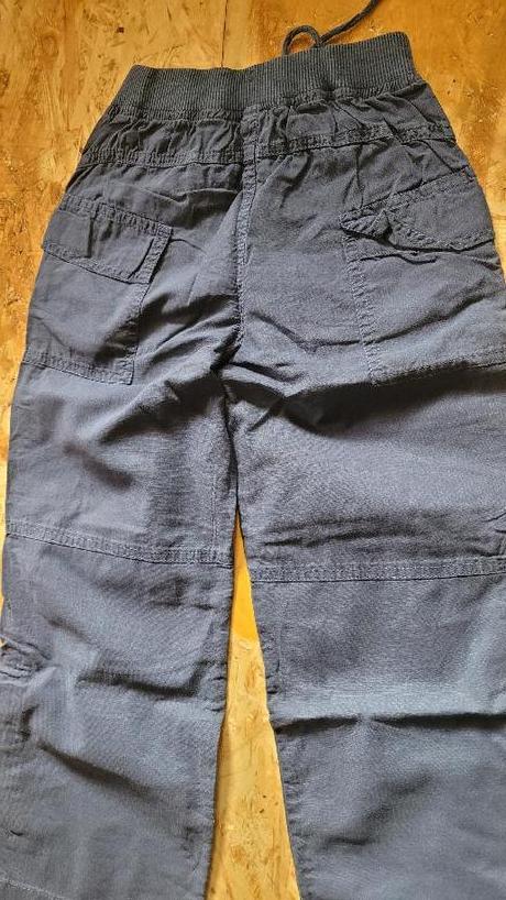 2 x tepláky, 2 x pláťáky a pantofle, 104–116