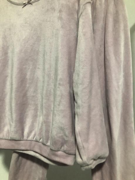 Fialková sametová souprava, 128