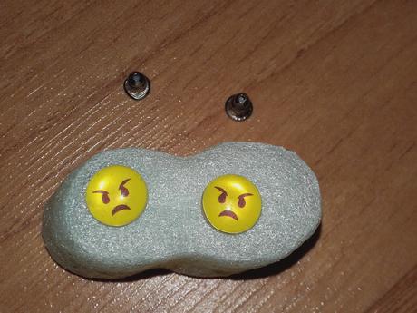 Náušnice emotikon rozzlobený,