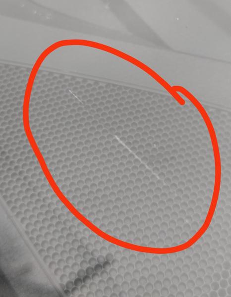 Poškrábané čelní sklo: Je to běžné nebo řídím špatně?