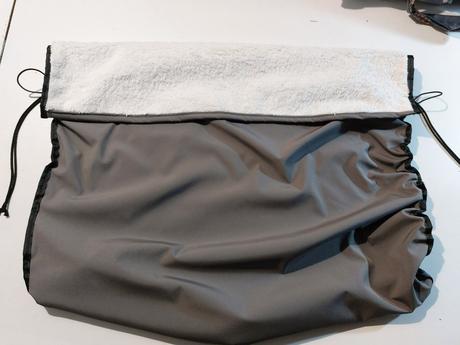 Softshellová nepadací deka s beránkem, 