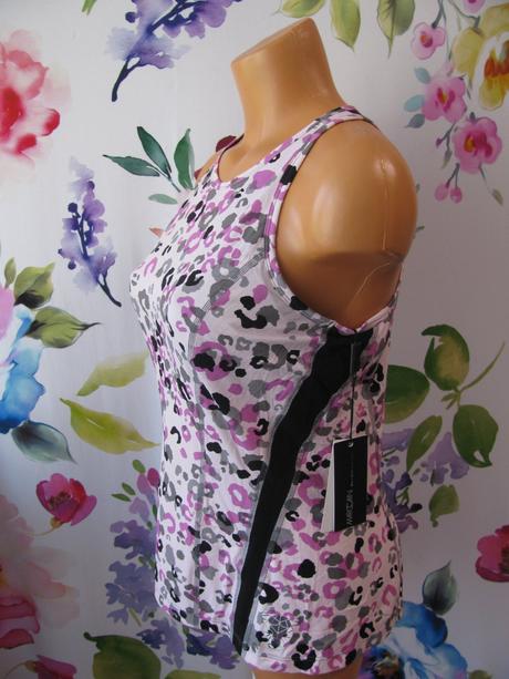 Sportovní funkční tričko s všitou podprsenkou, s