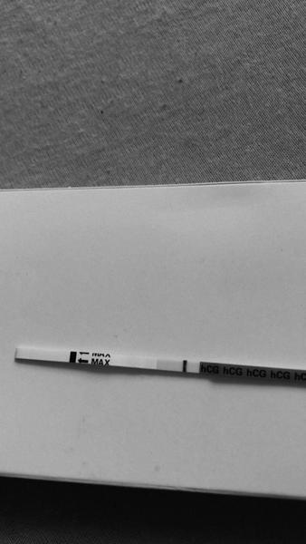 Může slabá čárka na testu znamenat těhotenství?