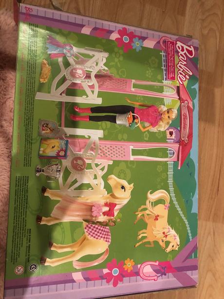 Staj s barbie, 2 kone a doplnky, 