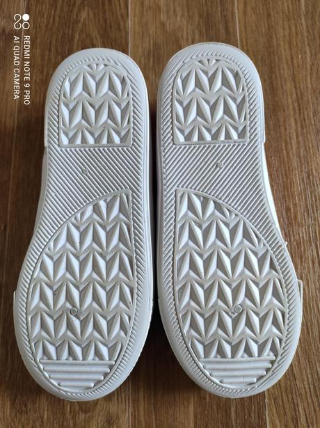 Nazouvací tenisky, 35